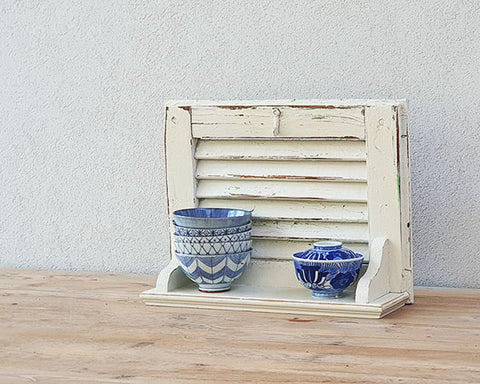 יחיאלי - תריס עץ וינטאג' בשילוב מדף