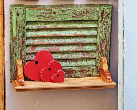 אליפלט - תריס עץ וינטאג' בשילוב מדף