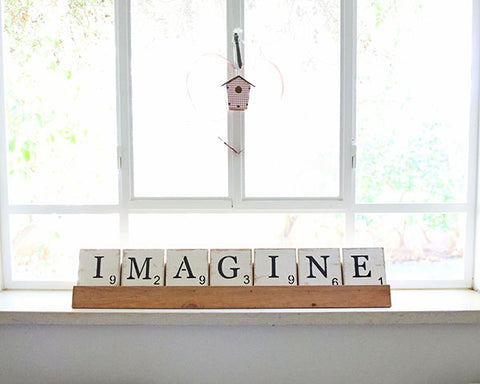 imagine - סקרבל סטייל – מילים של השראה במעמד עץ מעוצב