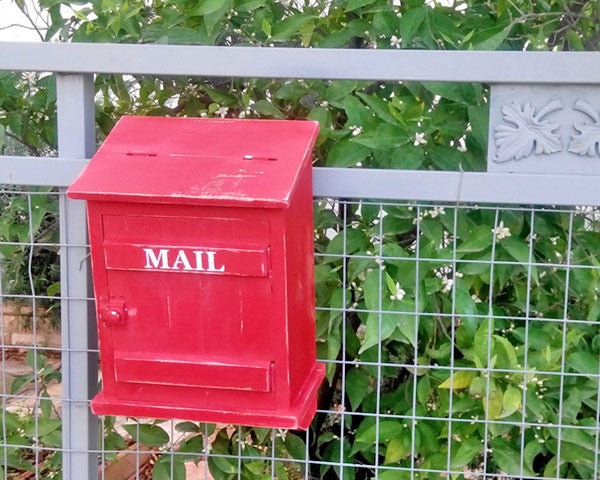 תיבת דואר מעץ בסגנון כפרי