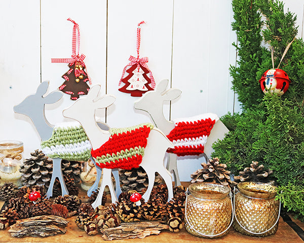 ימי התום – במבי מעץ בסוודר מחבק